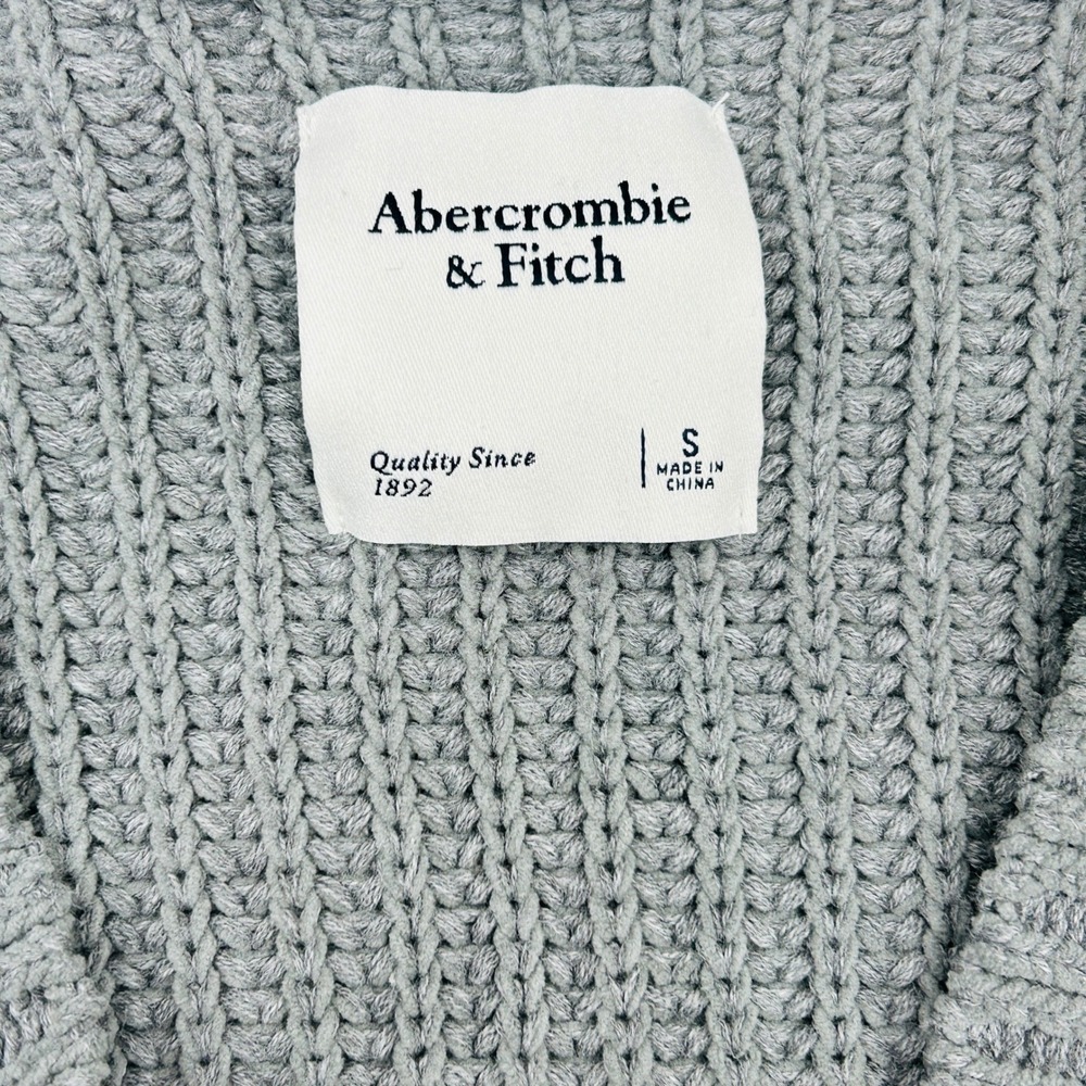 Abercrombie & Fitch Gray Chunky Knit Cropped Cardigan V Neck Button Sweater - Picture 11 of 12